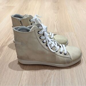 Migato Italy woman’s cream suede high tops bedazzled size 7